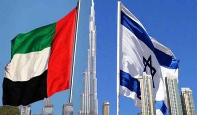 بالصور: إسرائيل تكتُب بثلاث لغات على أول طائرة إلى الإمارات