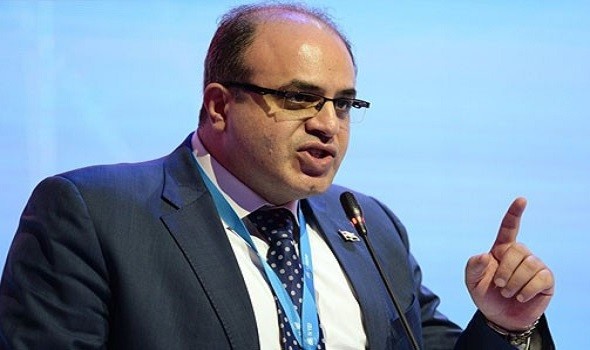 وزير الاقتصاد السوري يطالب بزيادة الرواتب لتحسين معيشة المواطن
